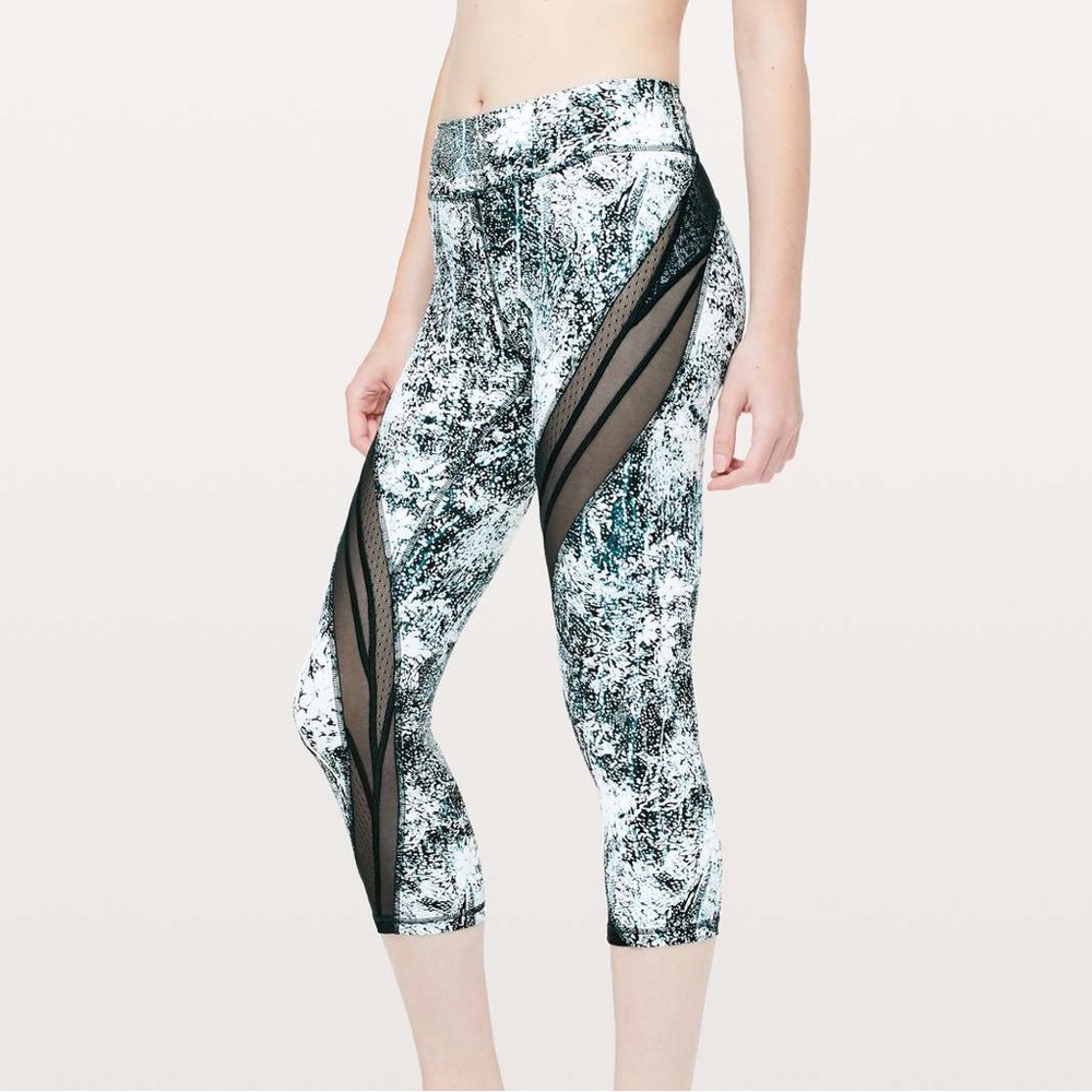 LULULEMON NEVER STILL CROP 21” SIZE 6